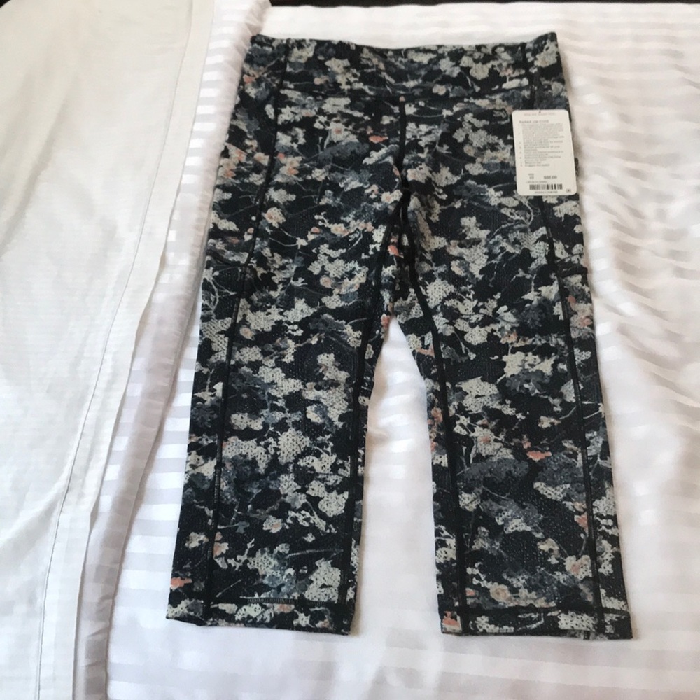 NWT!!! LuLu Lemon Speed Up Crop in flower pattern